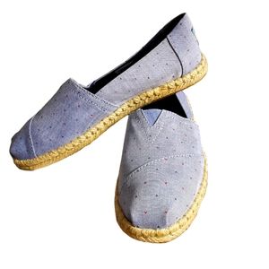 TOMS Classic Womes Blue Motif Woven Slip On Size 7.  NWT